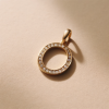 Pandantiv litera O cu diamante de 0.14ct